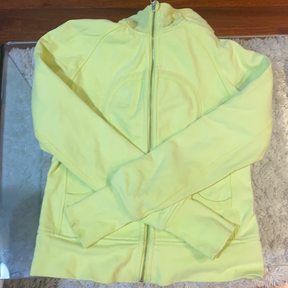 Lululemon Scruba Hoodie with stretch in clarity yellow - Size 8 - Picture 3 of 5